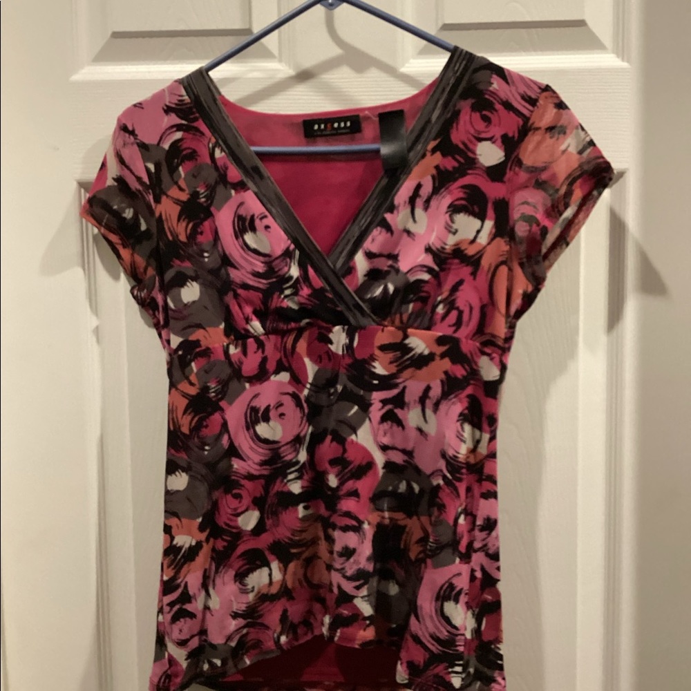 Axcess v-neck, short sleeve top